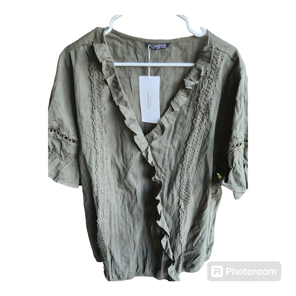 BloomChic sage green top 100 % cotton Women's size 22- 24 NWT